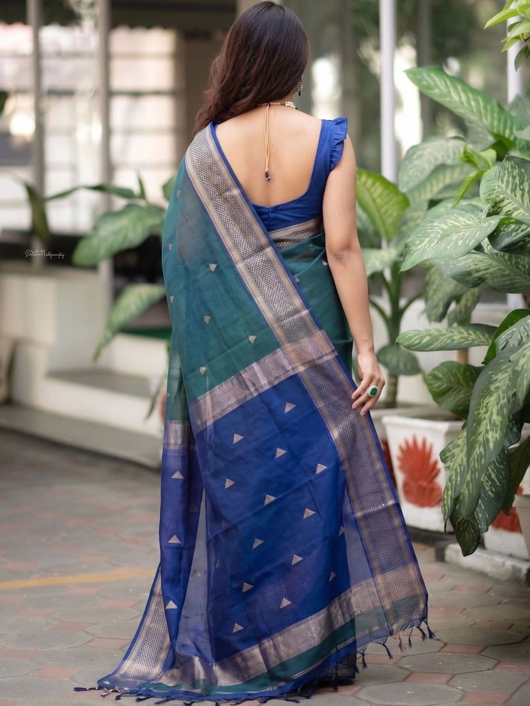 SHRIADINATH Woven Design Zari Art Silk Banarasi Saree thumbnail 5