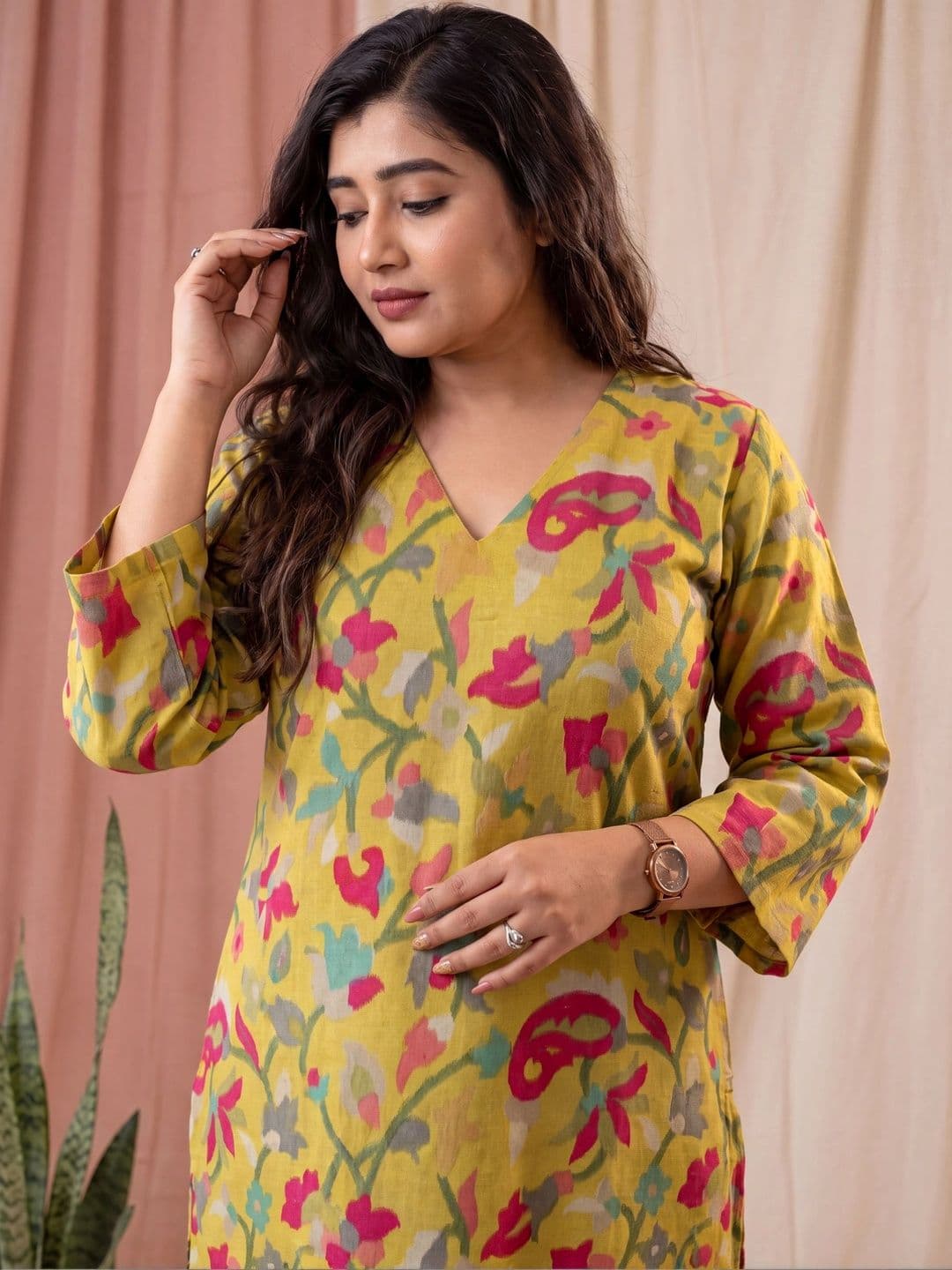 Amthi Women Floral Printed Indie Florals Kurta thumbnail 2
