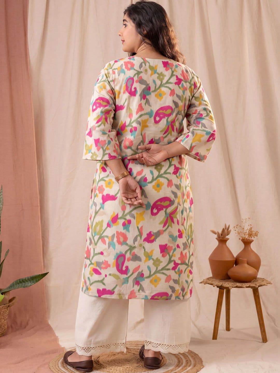 Amthi Women Floral Printed Floral Kurta thumbnail 4