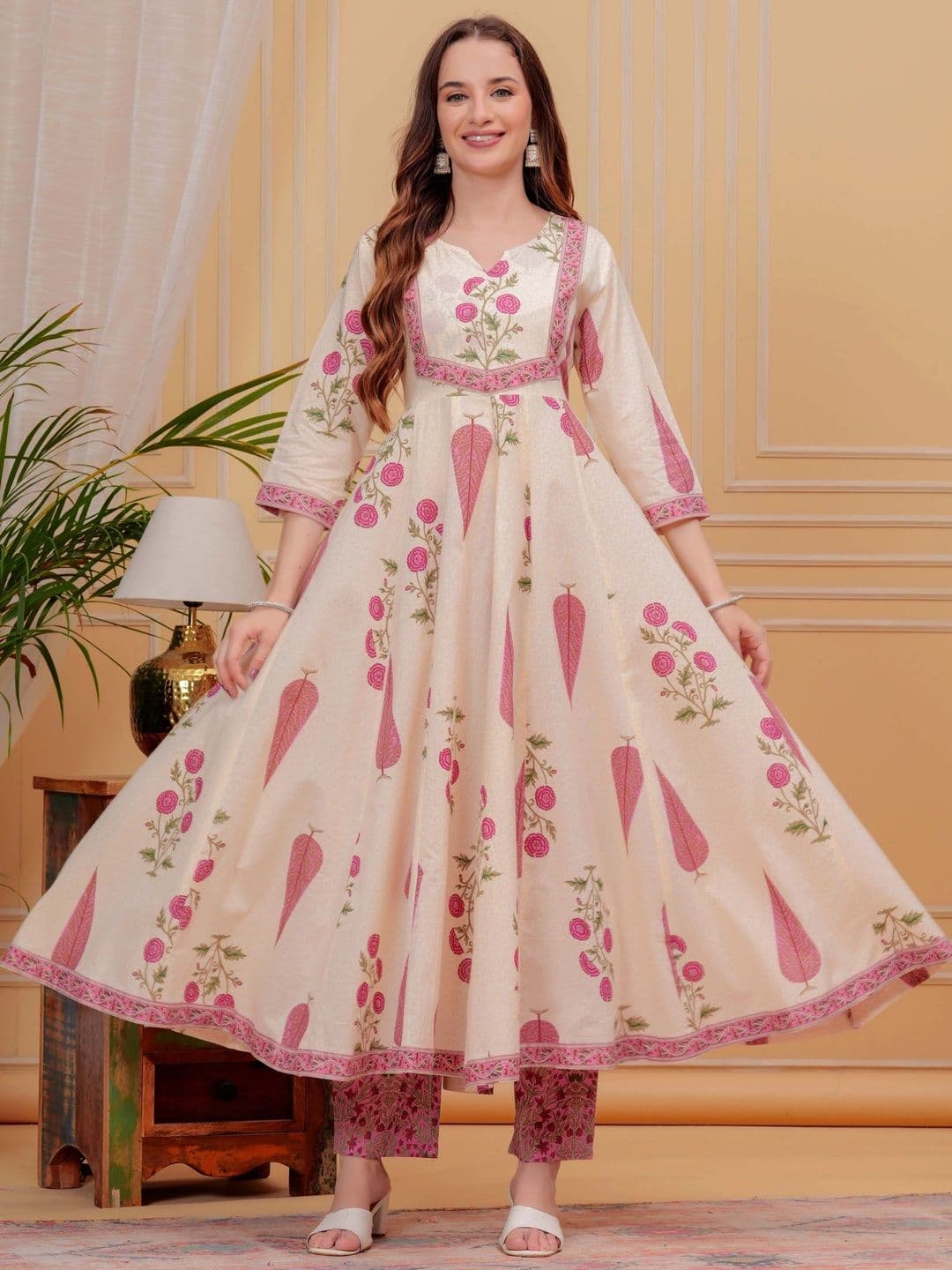 Sangria Women Floral Printed Empire Pure Cotton Kurta with Trousers & With Dupatta thumbnail 5