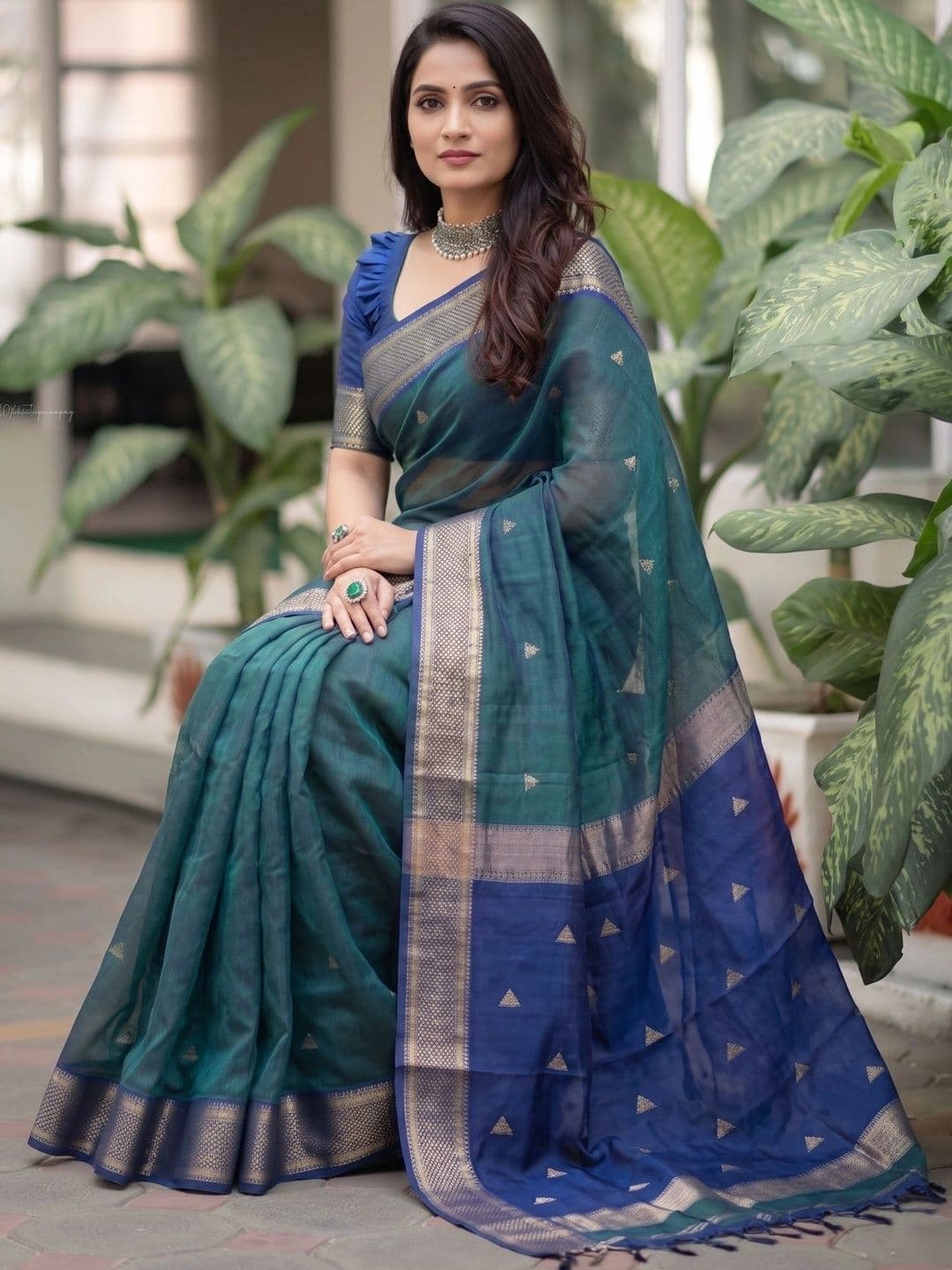AmiFashion Woven Design Zari Art Silk Banarasi Saree thumbnail 2