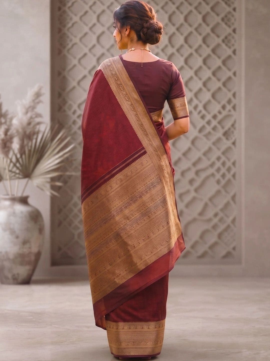 clotheva Woven Design Zari Art Silk Banarasi Saree thumbnail 6