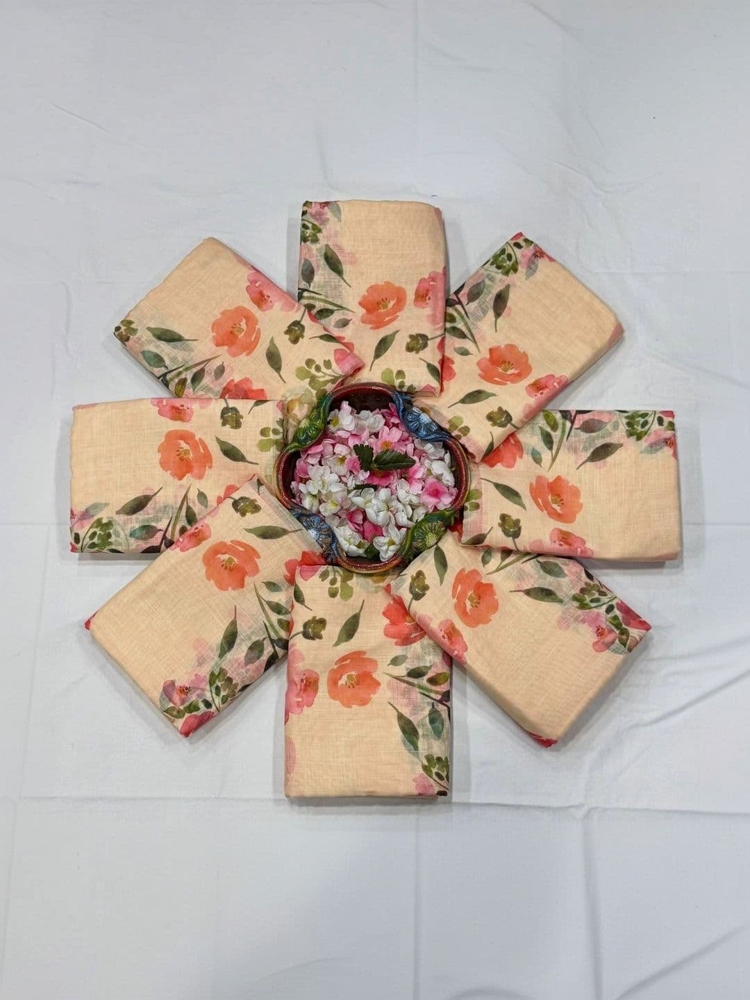 Zankhi Hosiery Floral Zari Linen Blend Saree thumbnail 3