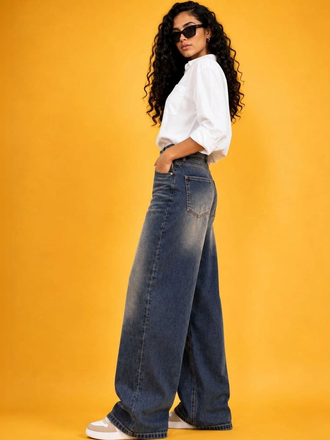 zayla Women Jean High-Rise Low Distress Light Fade Jeans thumbnail 2