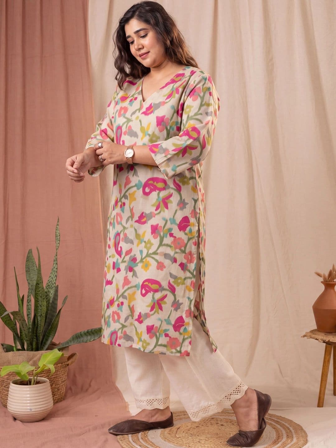 Amthi Women Floral Printed Floral Kurta thumbnail 3