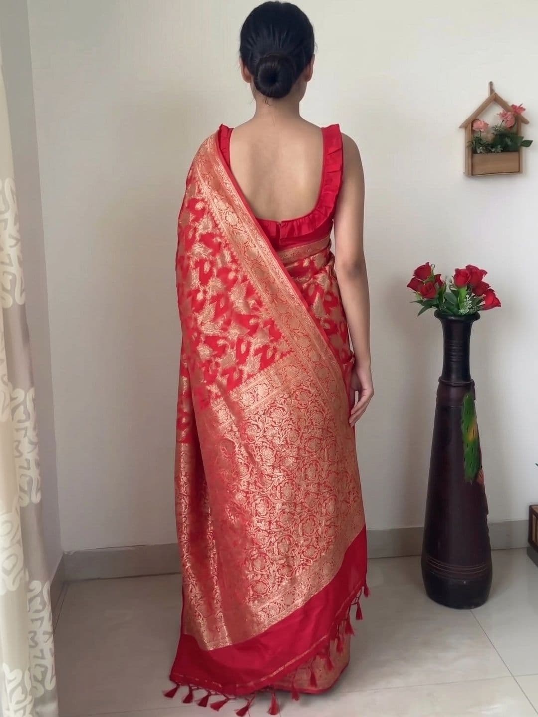 Dinesh Ethnic Traditional Wear Woven Design Zari Art Silk Banarasi Saree thumbnail 3
