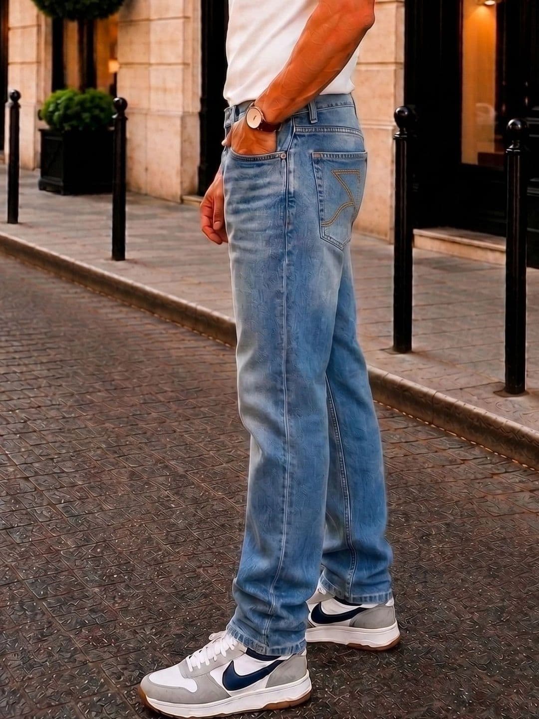 zayla Men Jean Regular Fit Mid-Rise Light Fade Stretchable Jeans thumbnail 4