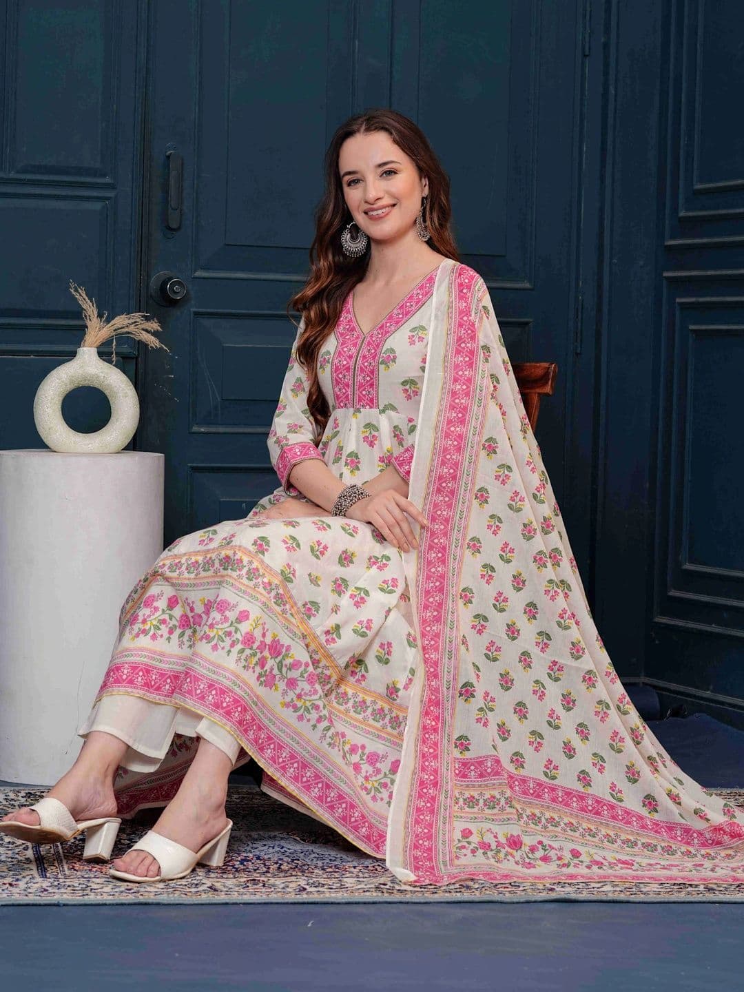 Sangria Women Floral Printed Empire Pure Cotton Kurta with Trousers & With Dupatta thumbnail 4