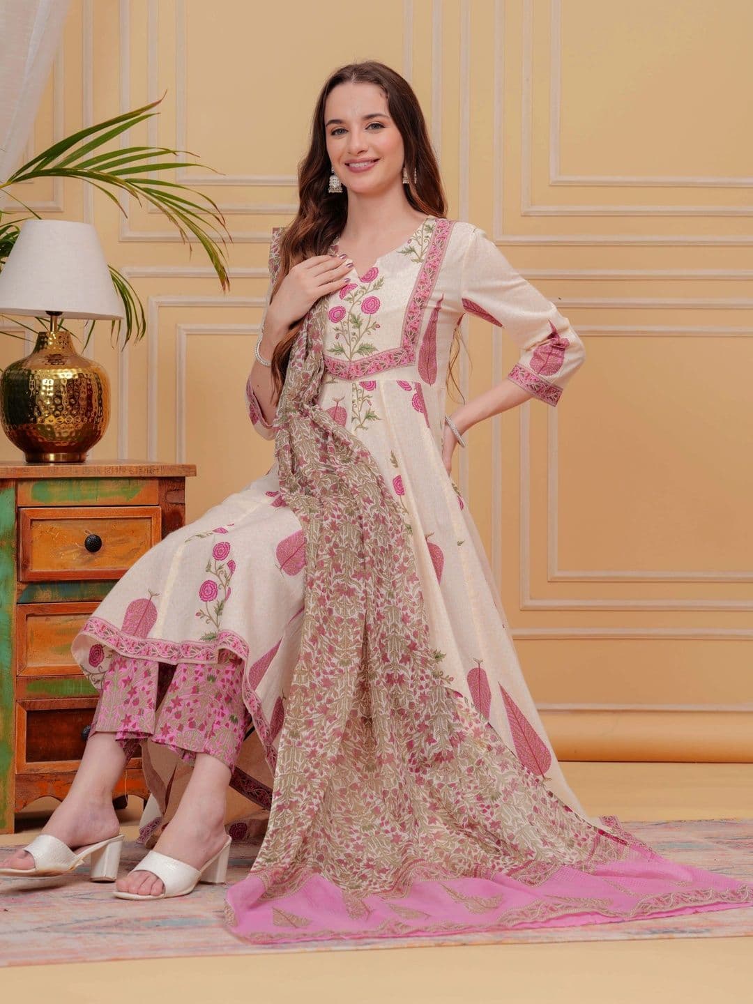 Sangria Women Floral Printed Empire Pure Cotton Kurta with Trousers & With Dupatta thumbnail 3