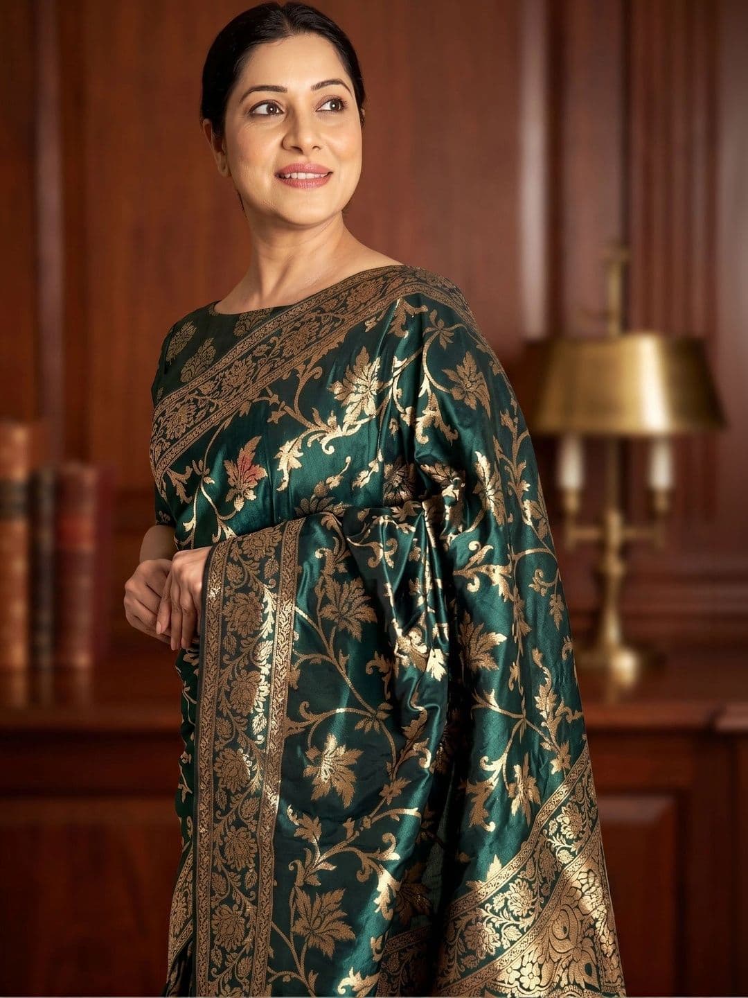 Vidula Fashion Woven Design Zari Art Silk Banarasi Saree thumbnail 4
