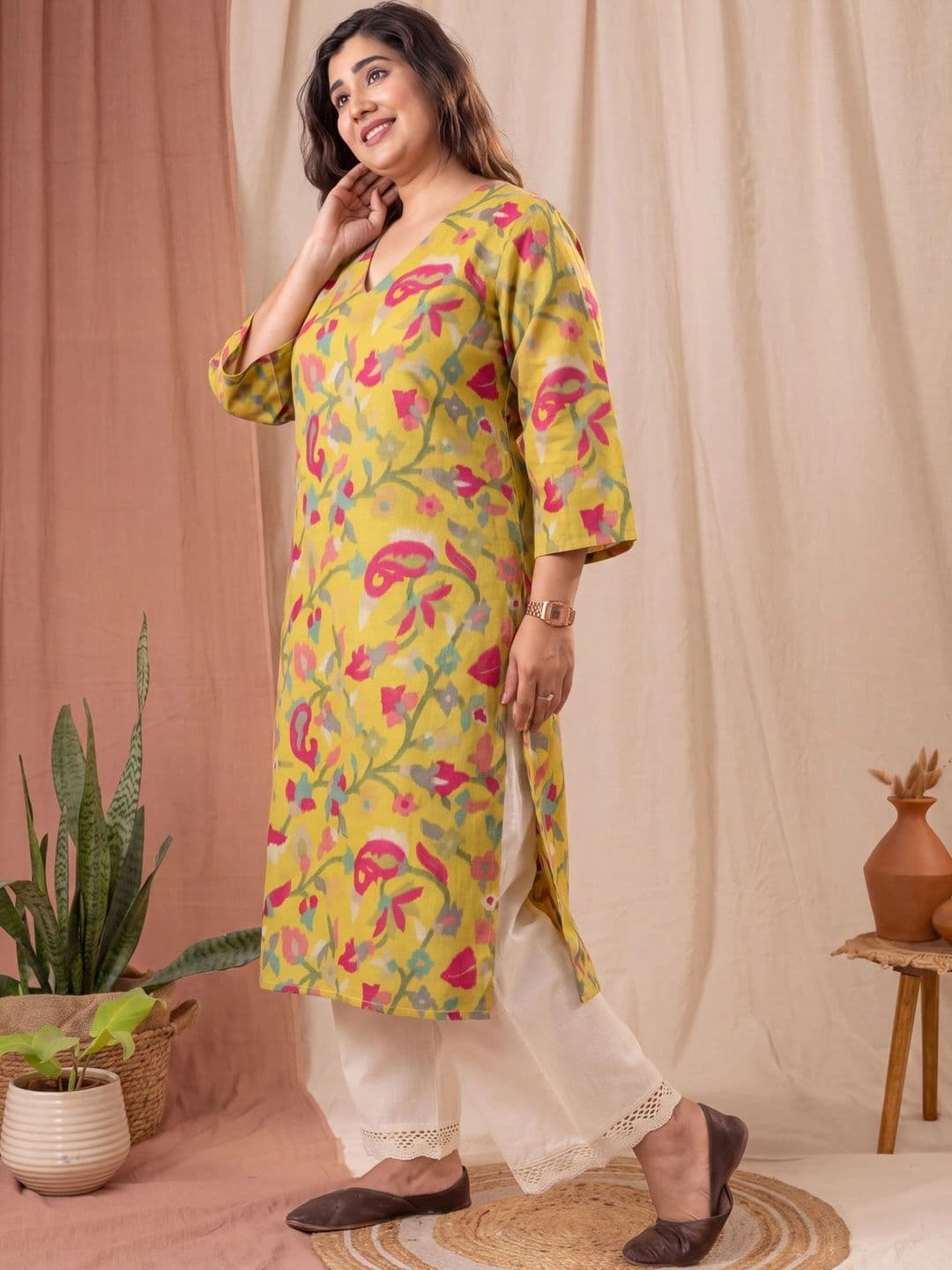 Amthi Women Floral Printed Indie Florals Kurta thumbnail 3