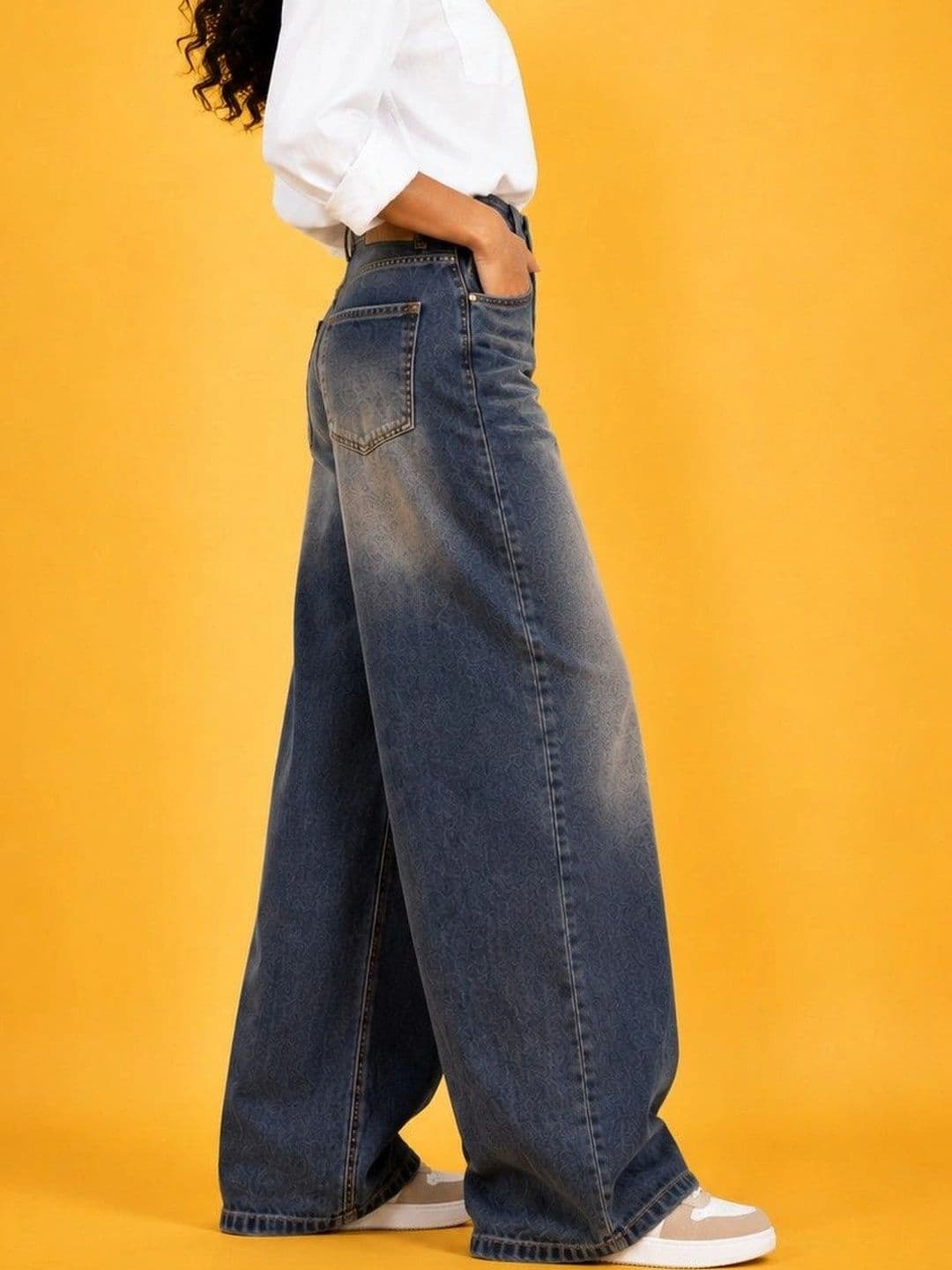 zayla Women Jean High-Rise Low Distress Light Fade Jeans thumbnail 4