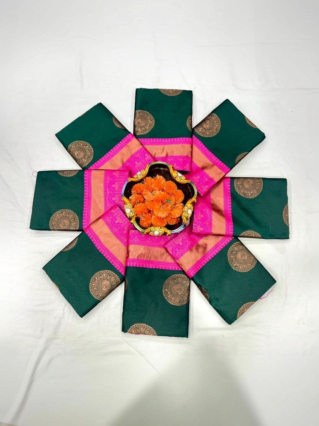 Narayan creations Woven Design Zari Art Silk Banarasi Saree thumbnail 3