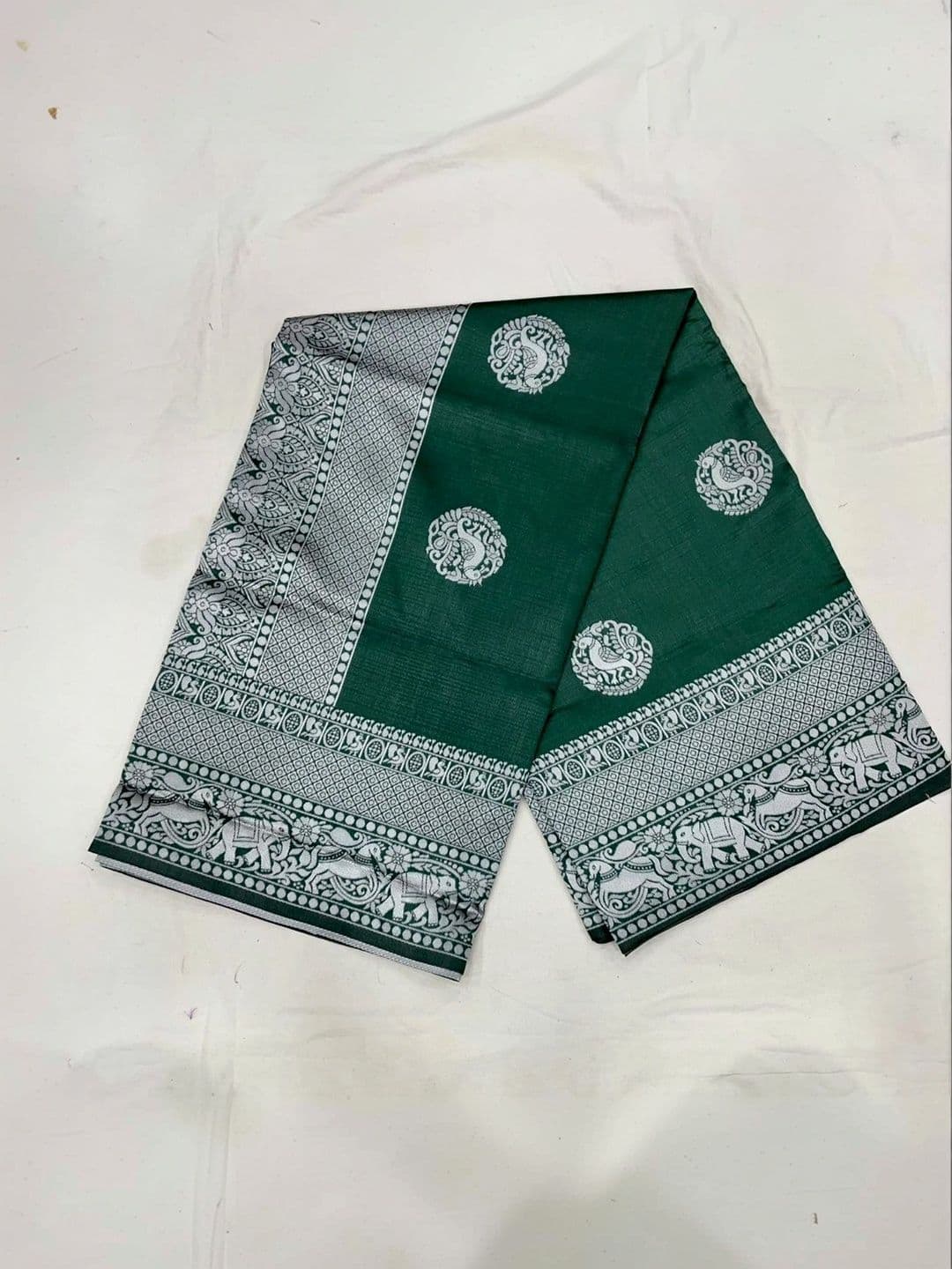 ADR CHIKANKARI Woven Design Zari Art Silk Banarasi Saree thumbnail 5