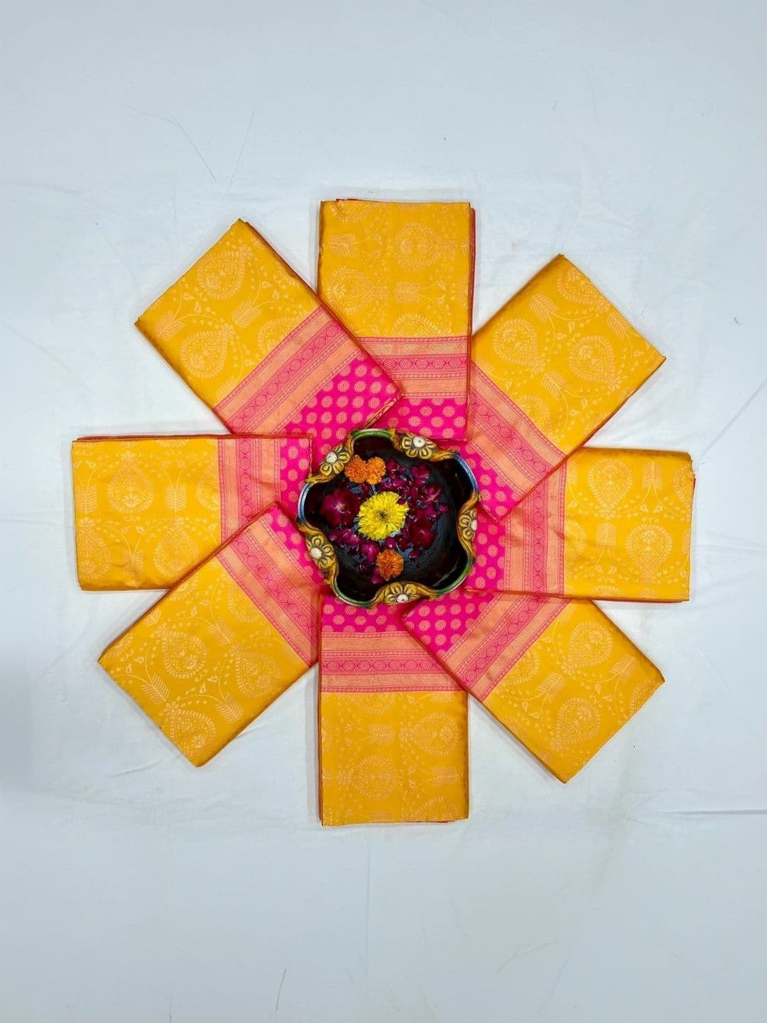 clotheva Woven Design Zari Art Silk Banarasi Saree thumbnail 7