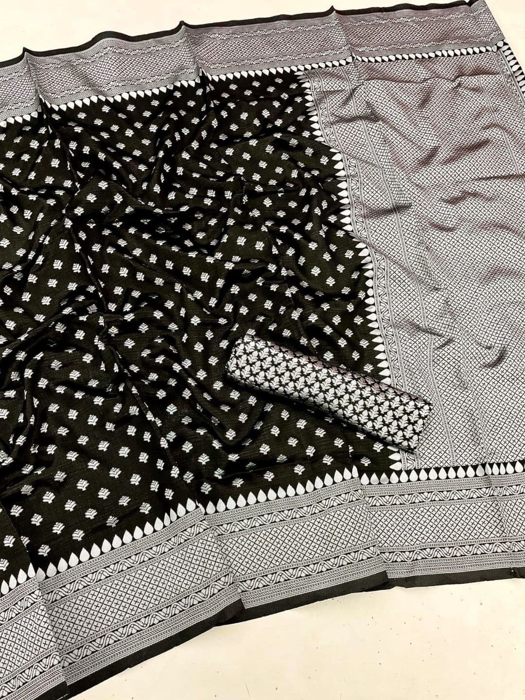 revika Woven Design Zari Art Silk Designer Kanjeevaram Saree thumbnail 2
