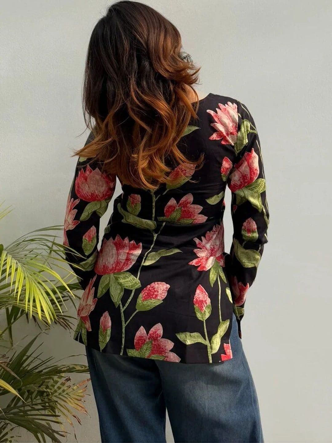 Sangria Women Floral Printed Floral Kurta thumbnail 3