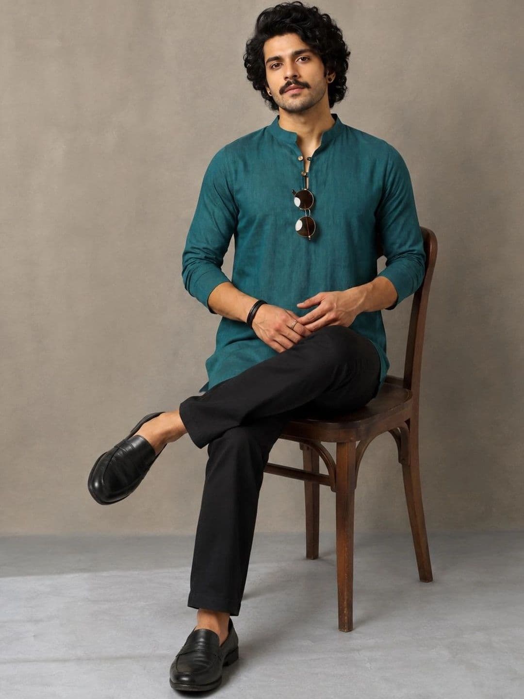 Navibhu Woven Design Solid Cotton Handloom Mandarin Collar Short Kurta thumbnail 2