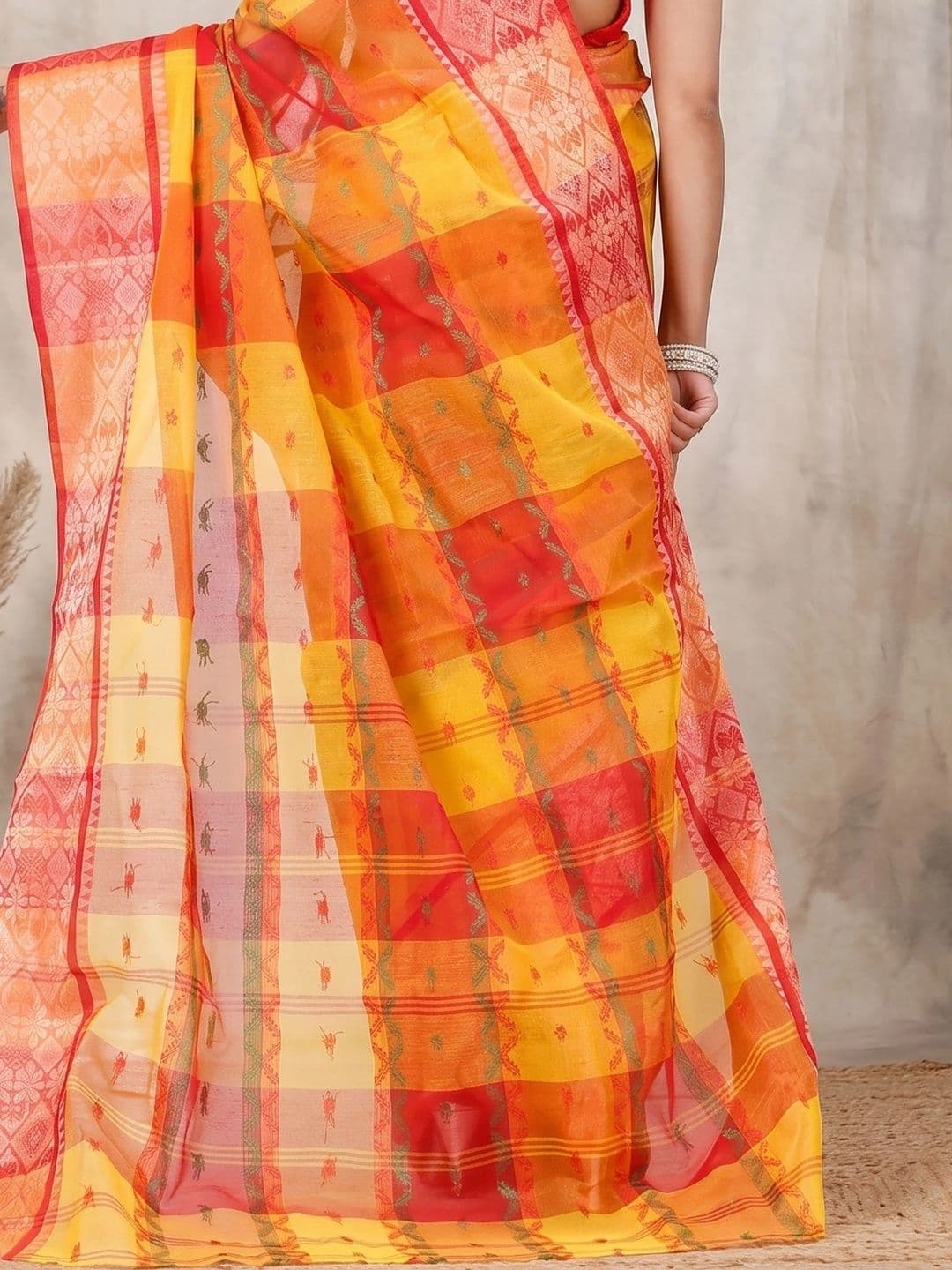 GitAsit Woven Design Sequinned Pure Cotton Handloom Taant Saree thumbnail 3