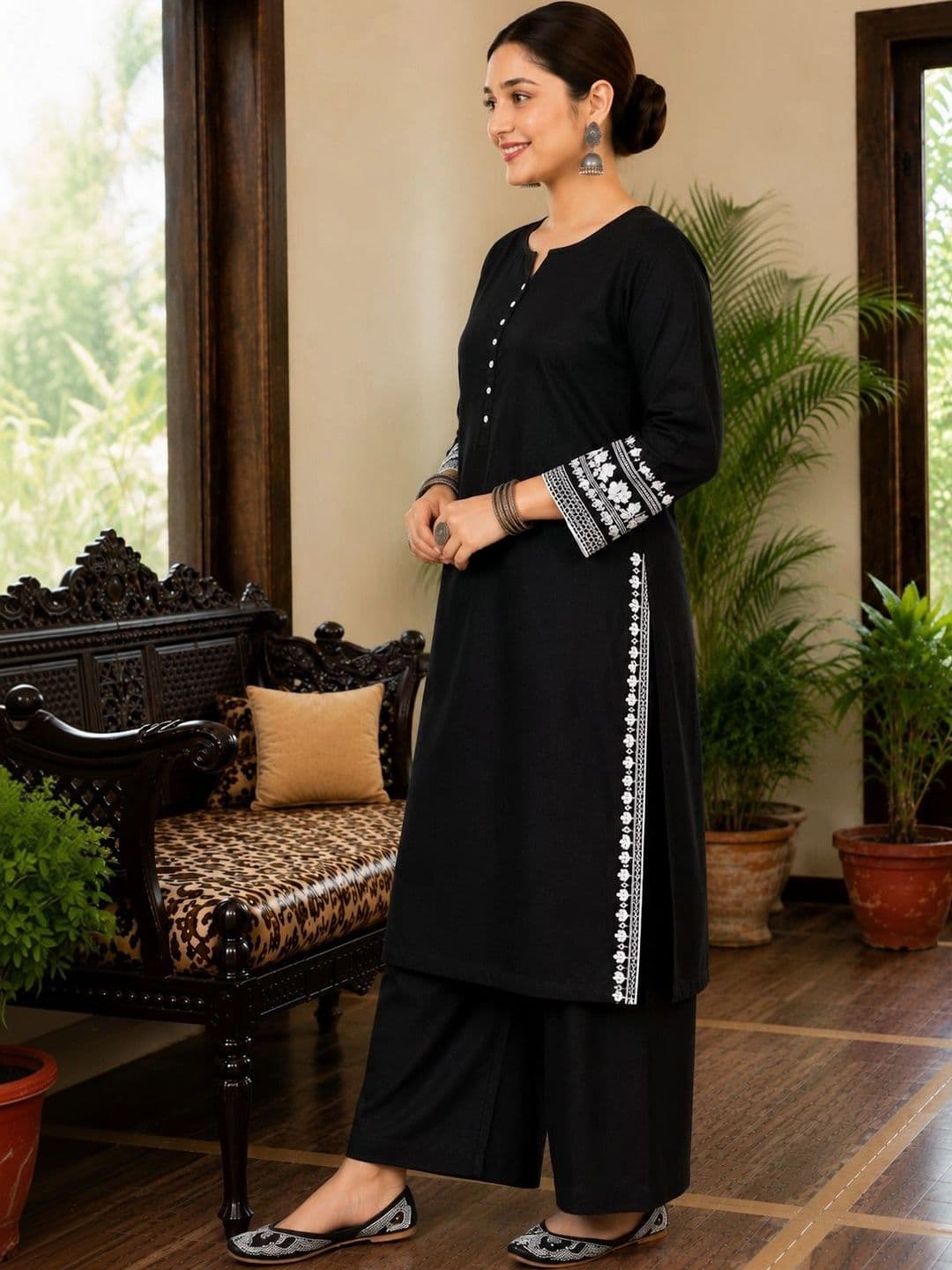 Visaru Women Ethnic Motifs Embroidered Regular Thread Work Kurta with Palazzos thumbnail 2