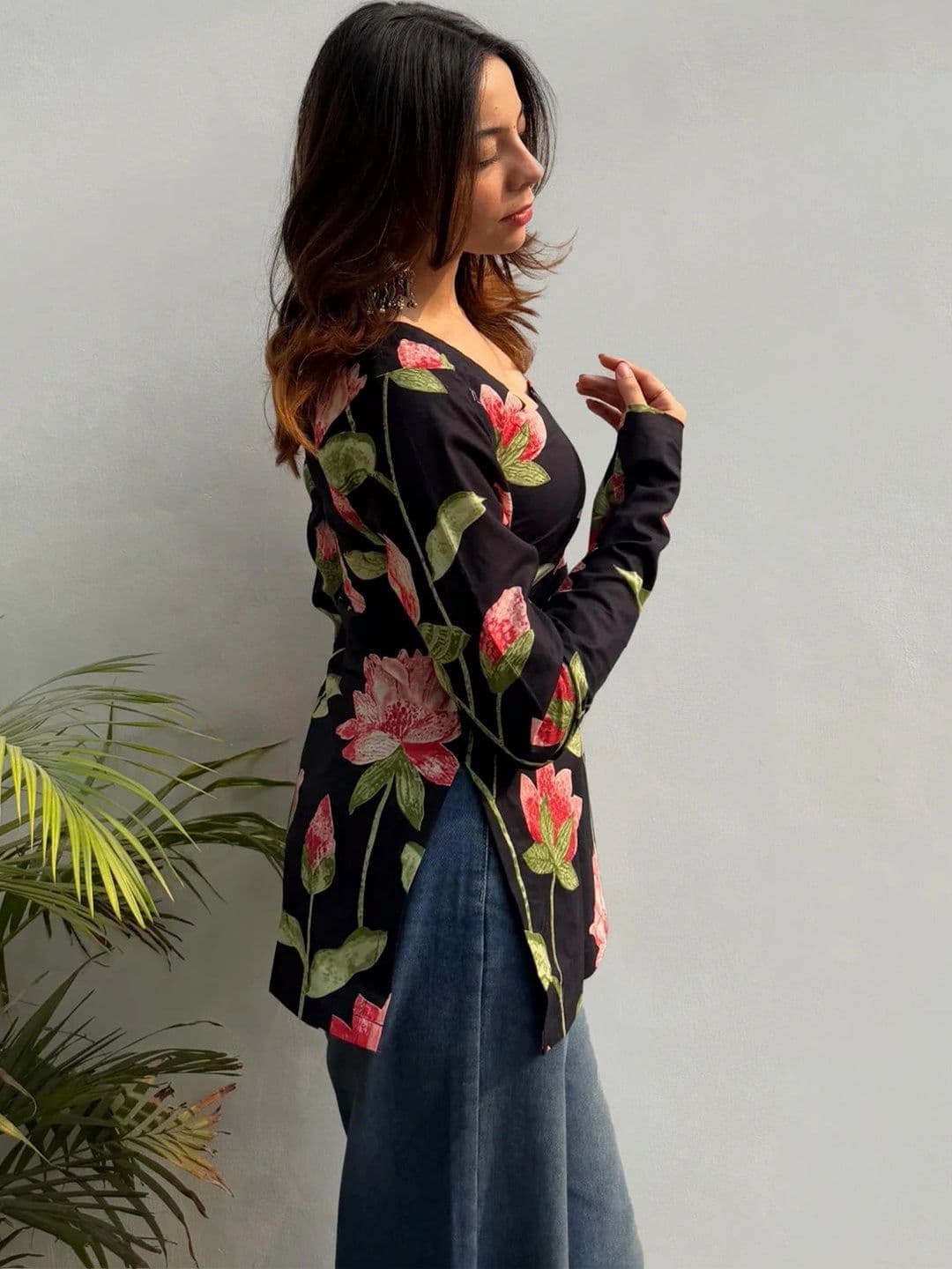 Sangria Women Floral Printed Floral Kurta thumbnail 2