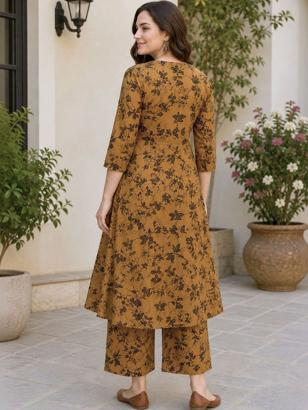 EVANORA Women Floral Printed Regular Kurta with Palazzos thumbnail 3