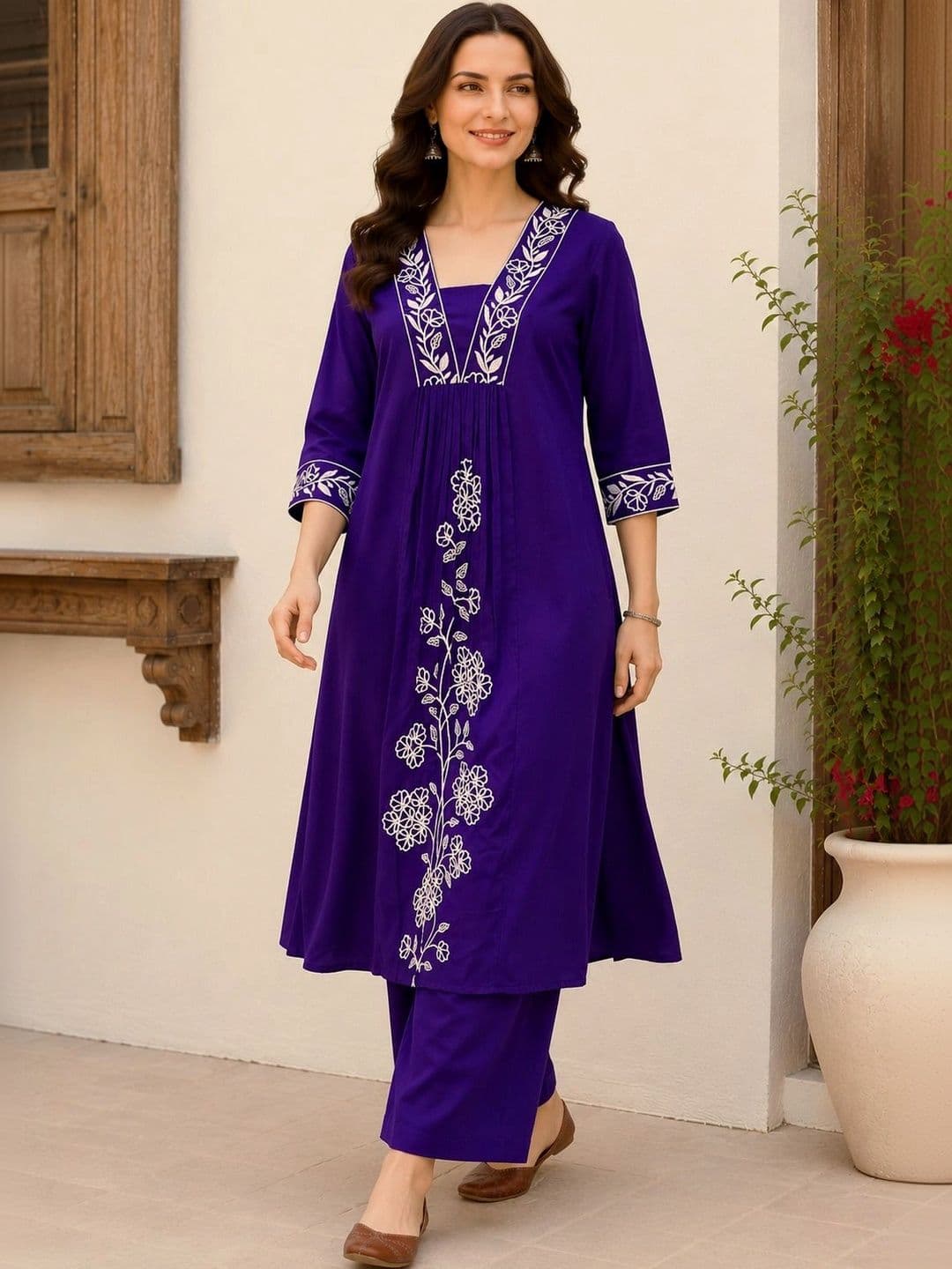 EVANORA Women Floral Embroidered Empire Thread Work Kurta with Palazzos - view 1