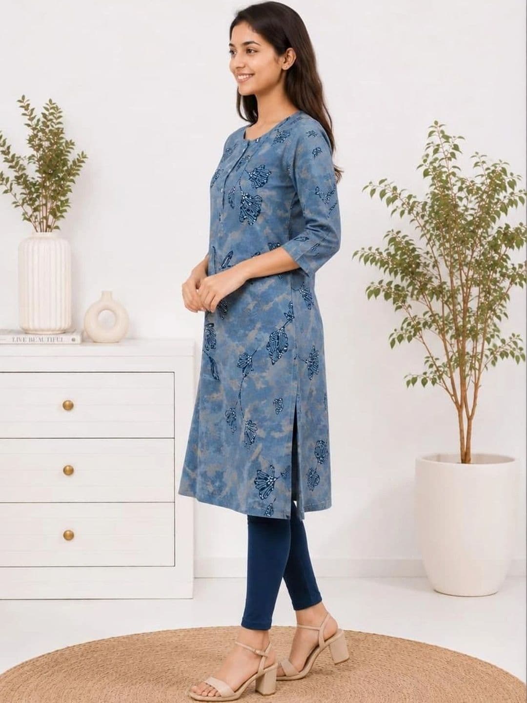 SHIFZ Women Floral Printed Round Neck Kurta thumbnail 2