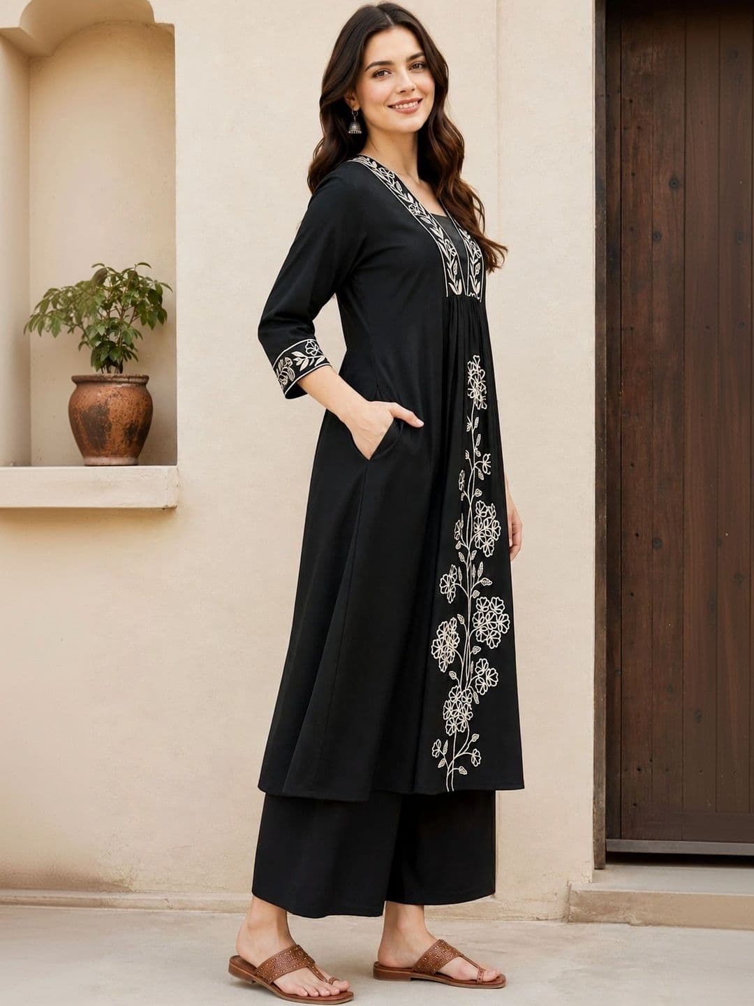 EVANORA Women Floral Embroidered Empire Thread Work Kurta with Palazzos thumbnail 5