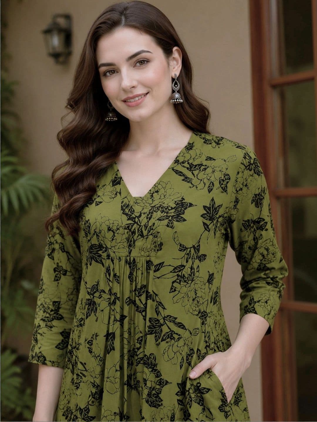 EVANORA Women Floral Printed Empire Kurta with Trousers thumbnail 5