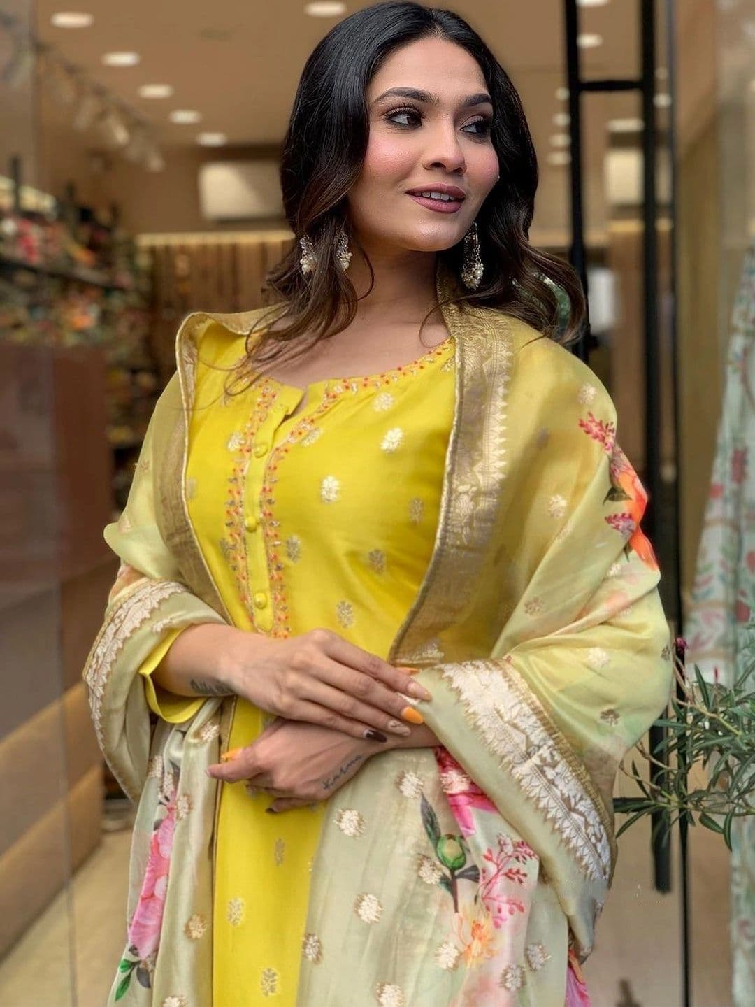 Glamelab Women Ethnic Motifs Regular Kurta with Trousers & With Dupatta thumbnail 5