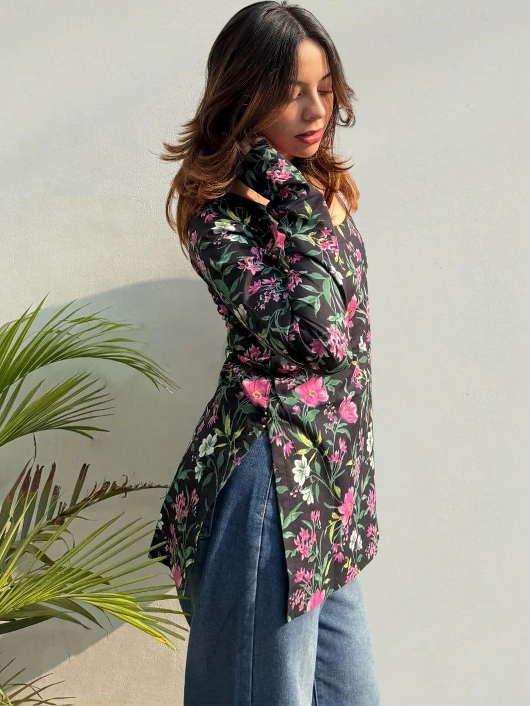 Sangria Women Floral Printed Floral Kurta thumbnail 4