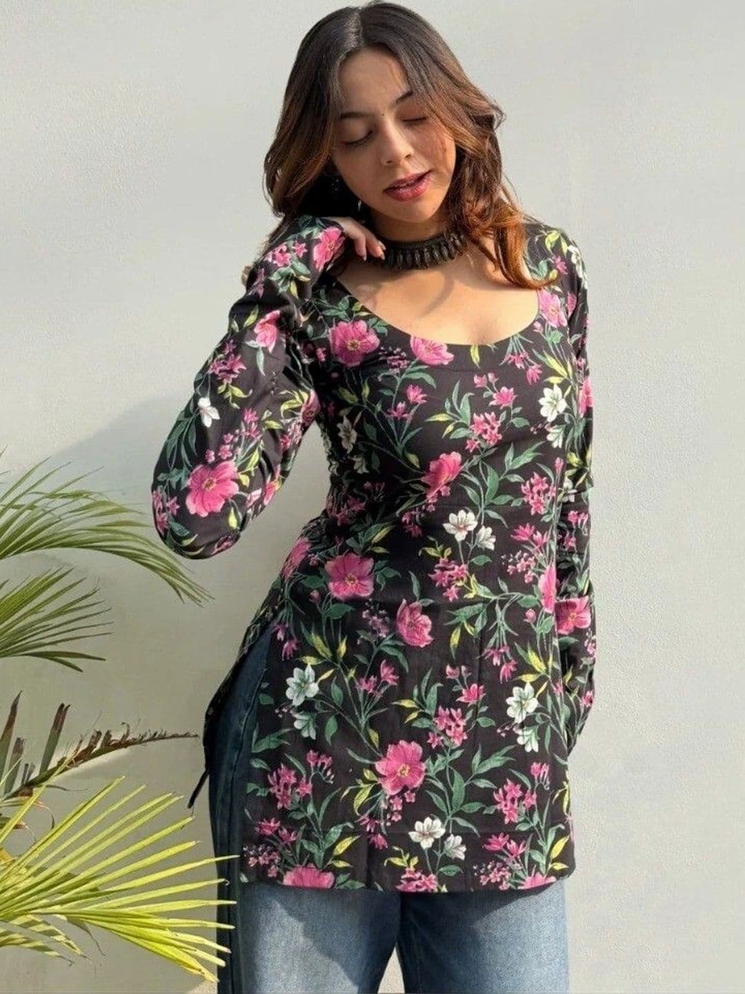 Sangria Women Floral Printed Floral Kurta thumbnail 2