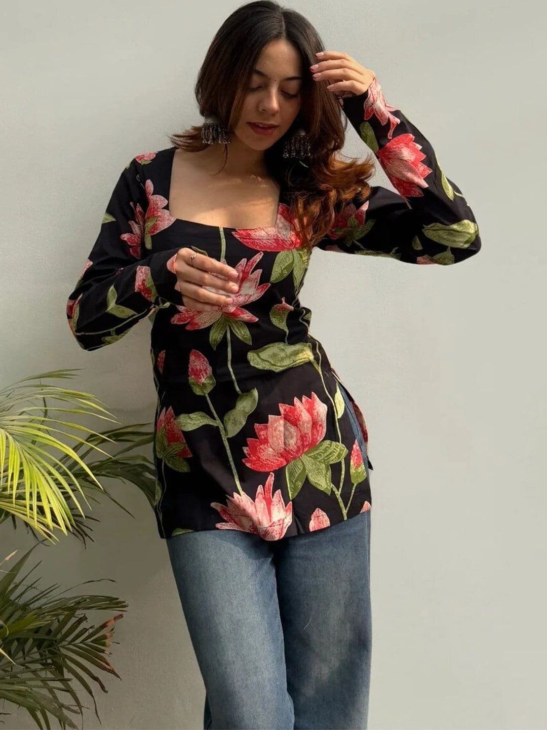 Sangria Women Floral Printed Floral Kurta thumbnail 4