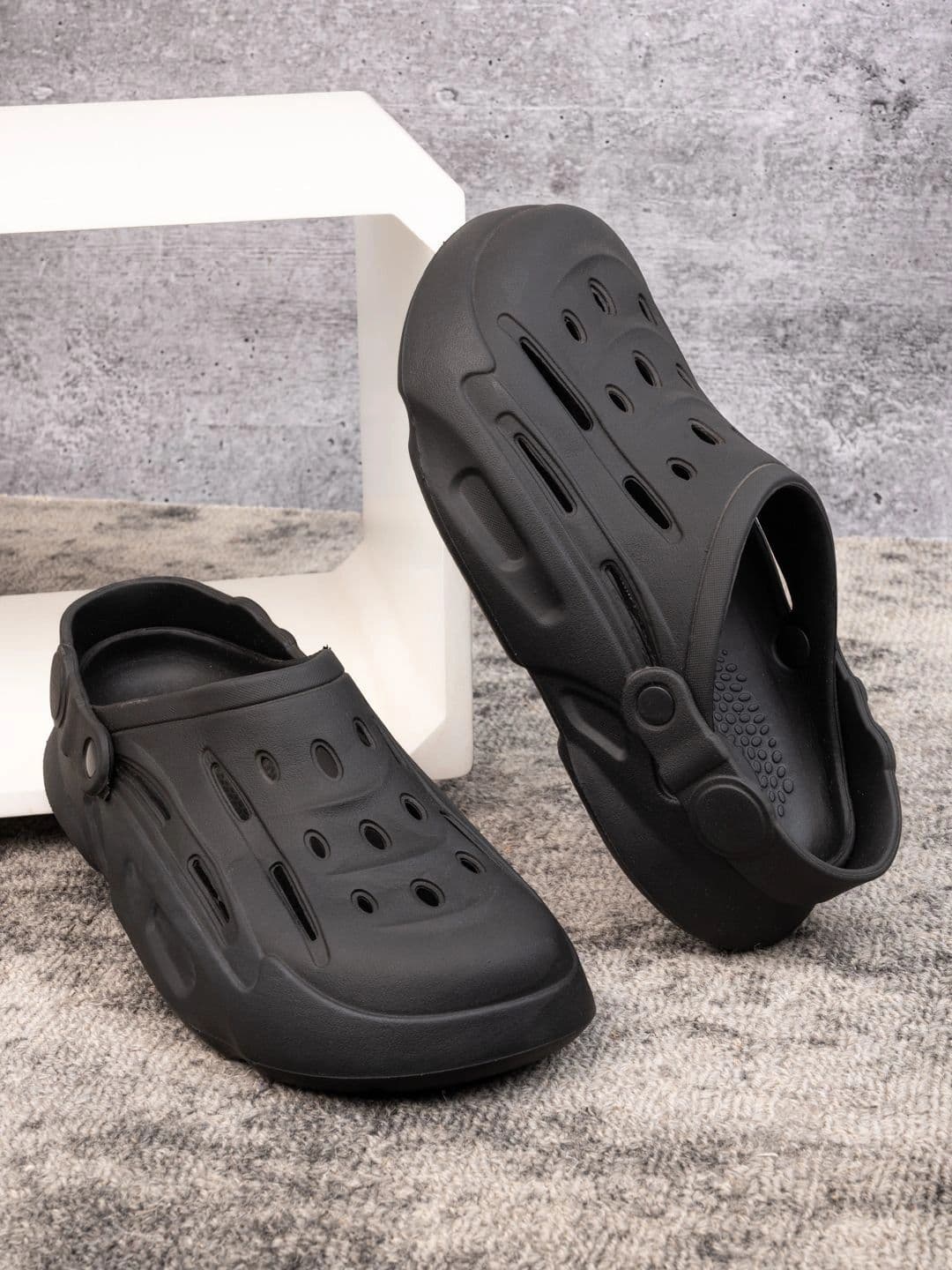Roadster Men Croslite Clogs thumbnail 3