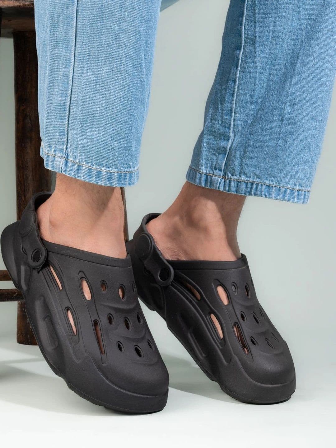 Roadster Men Croslite Clogs - view 1