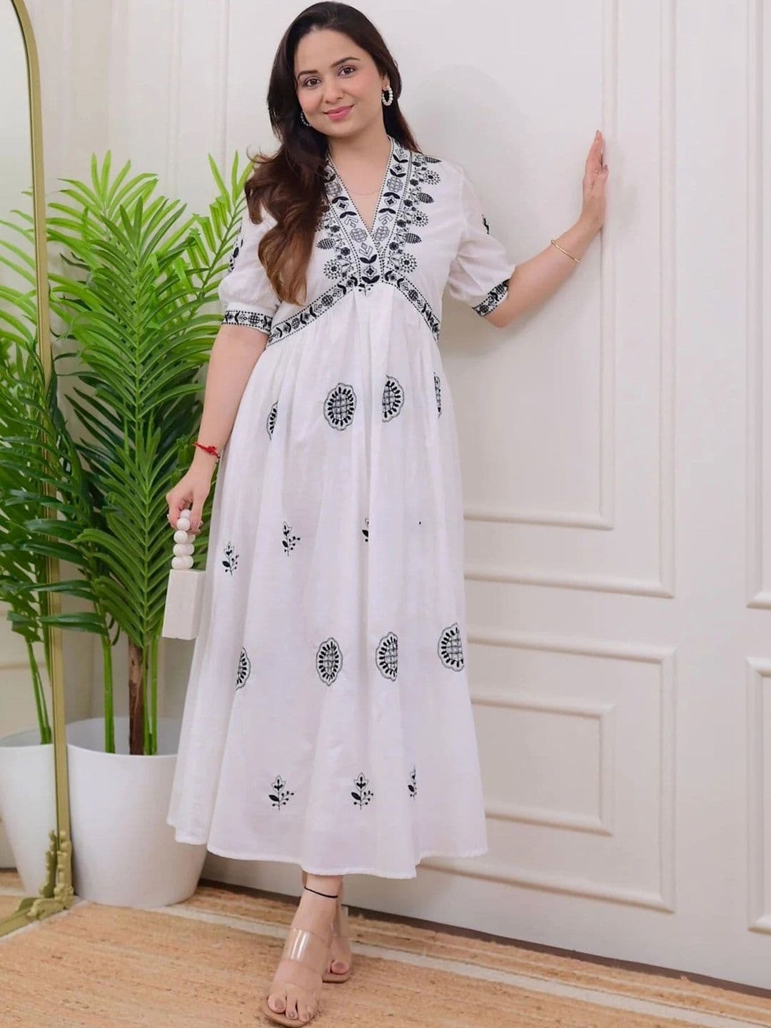 Sangria Women Ethnic Motifs Embroidered Thread Work Anarkali Kurta thumbnail 3