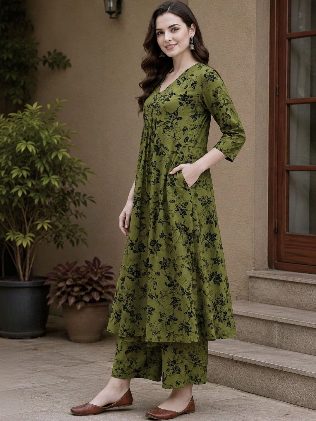 EVANORA Women Floral Printed Empire Kurta with Trousers thumbnail 3