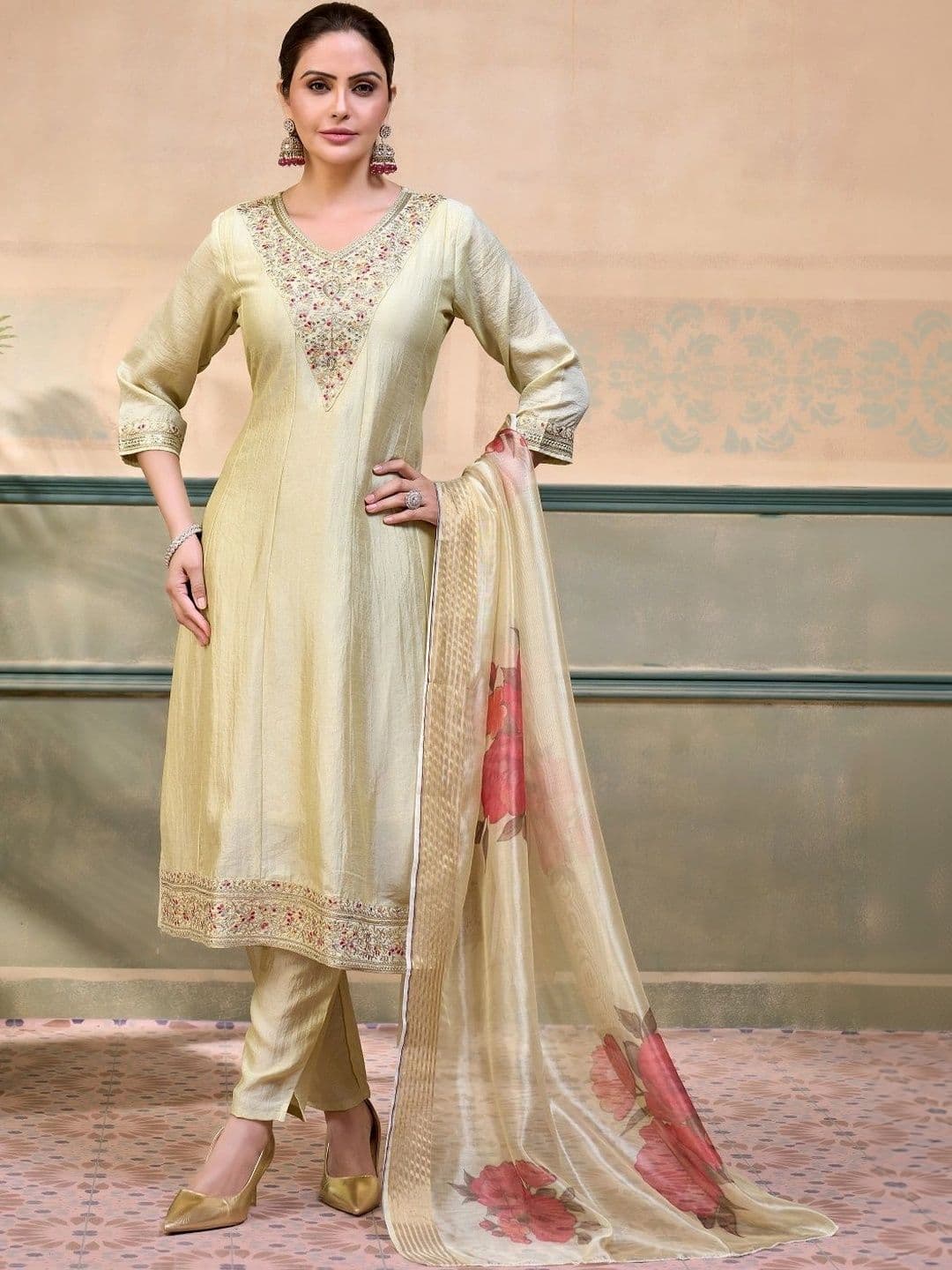 House of Pataudi Women Ethnic Motifs Embroidered Regular Thread Work Pure Silk Kurta with Trousers & With - view 1