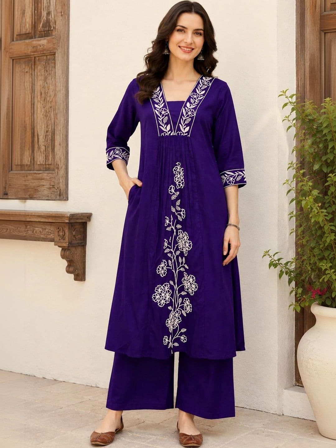 EVANORA Women Floral Embroidered Empire Thread Work Kurta with Palazzos thumbnail 3