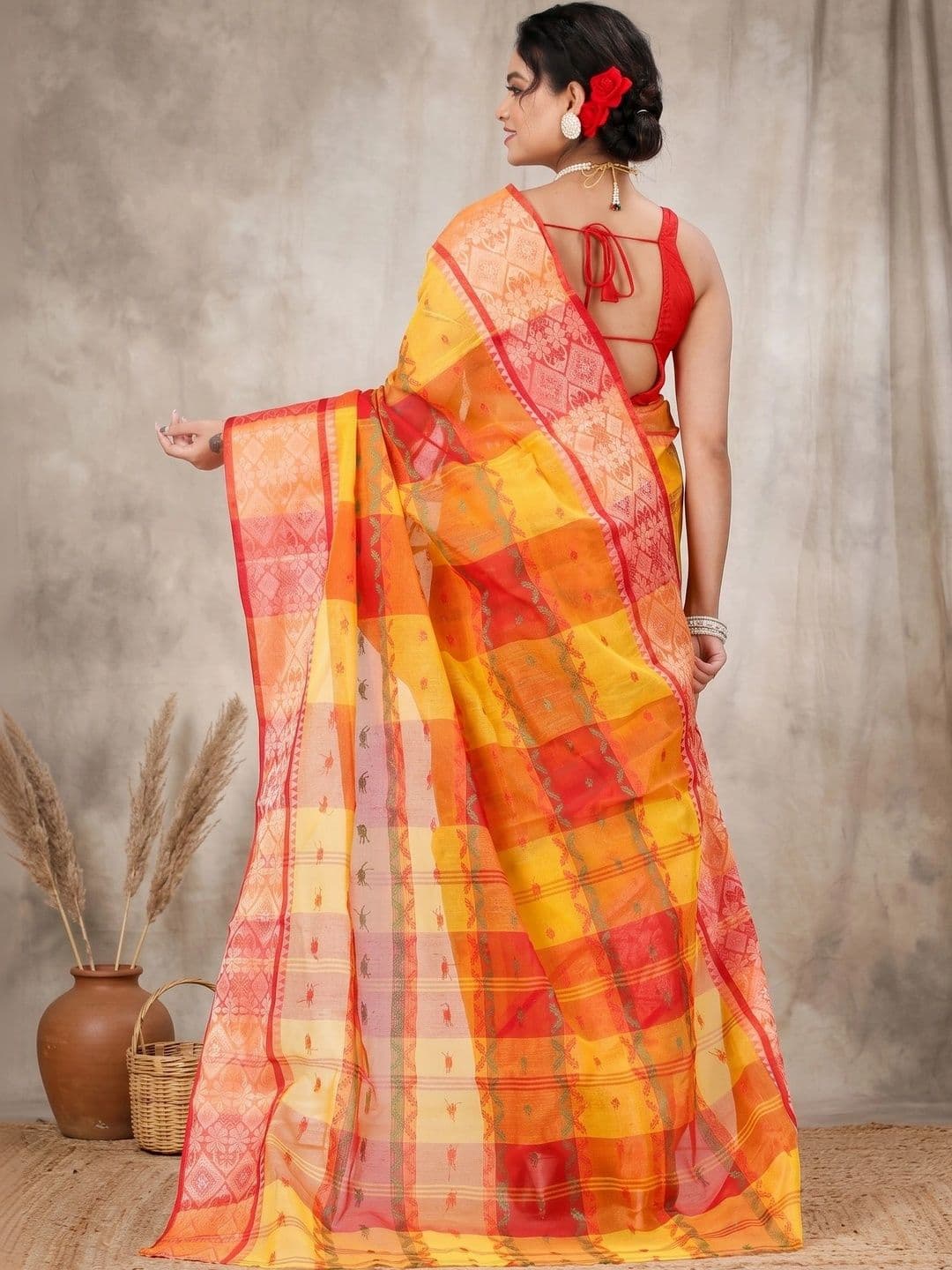 GitAsit Woven Design Sequinned Pure Cotton Handloom Taant Saree thumbnail 6