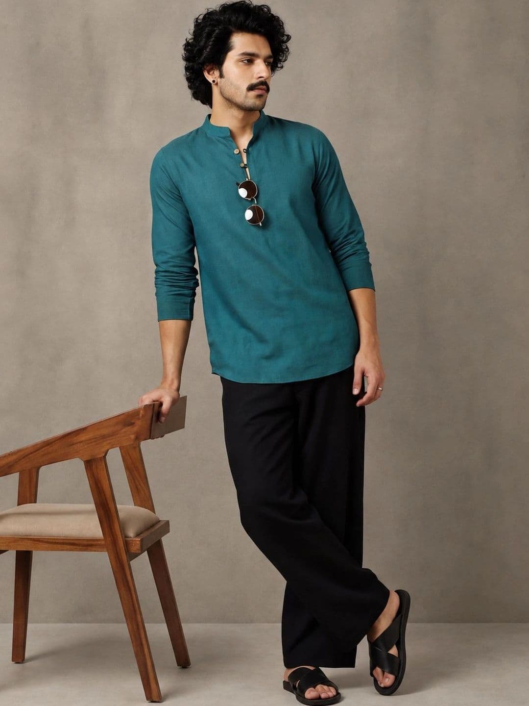 Navibhu Woven Design Solid Cotton Handloom Mandarin Collar Short Kurta - view 1
