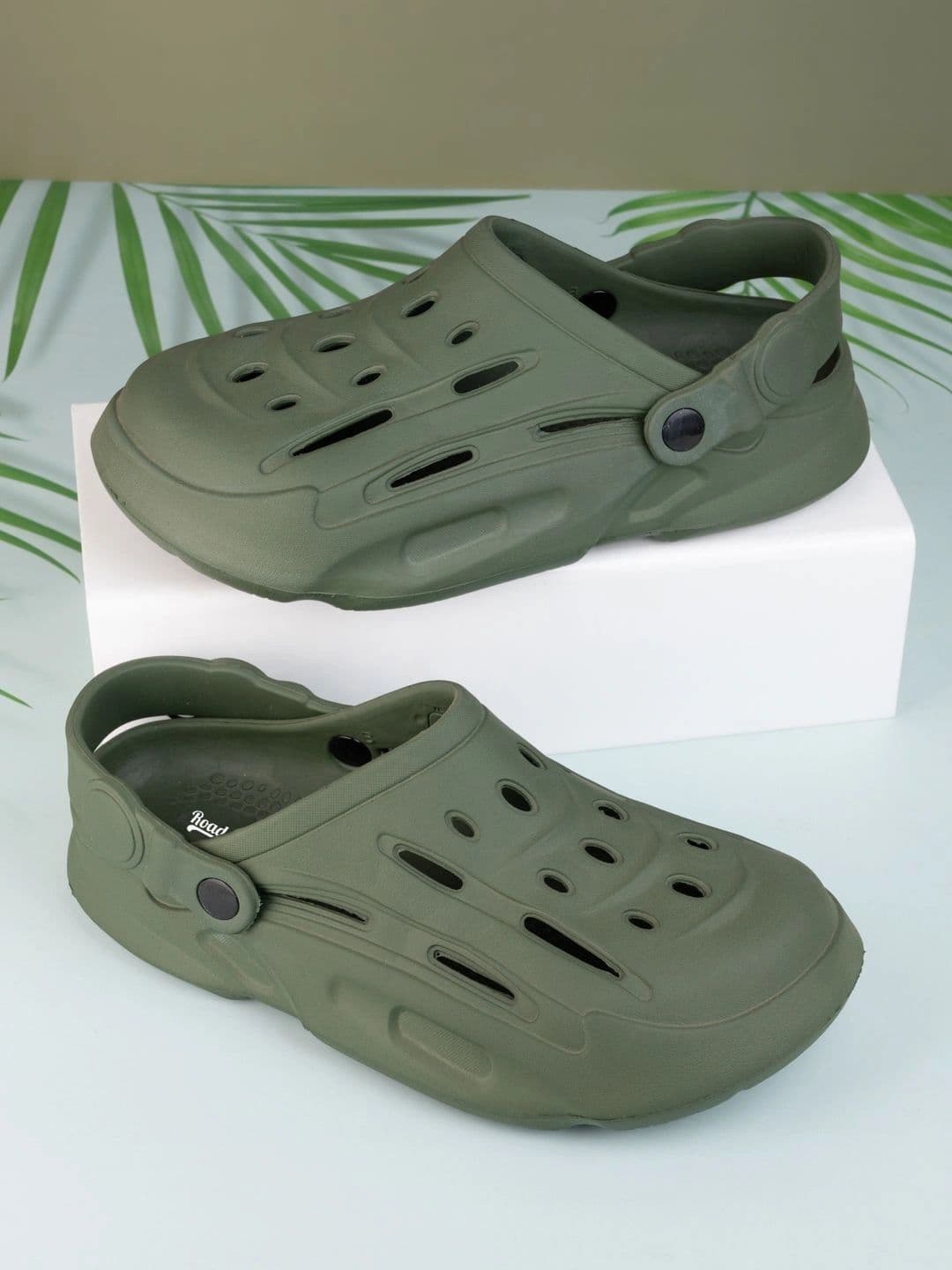 Roadster Men Croslite Clogs thumbnail 4