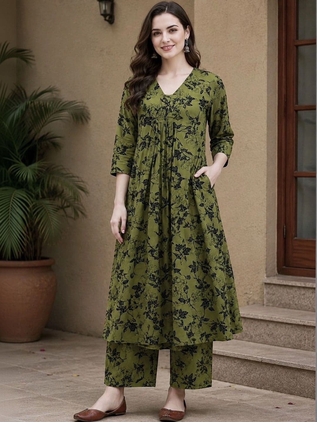 EVANORA Women Floral Printed Empire Kurta with Trousers - view 1