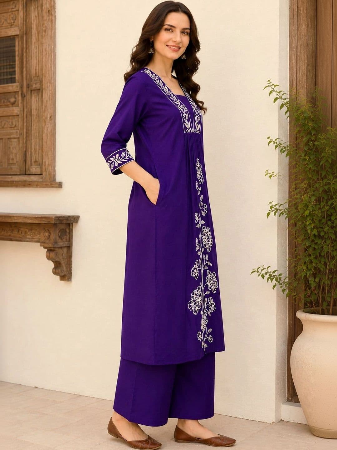 EVANORA Women Floral Embroidered Empire Thread Work Kurta with Palazzos thumbnail 2