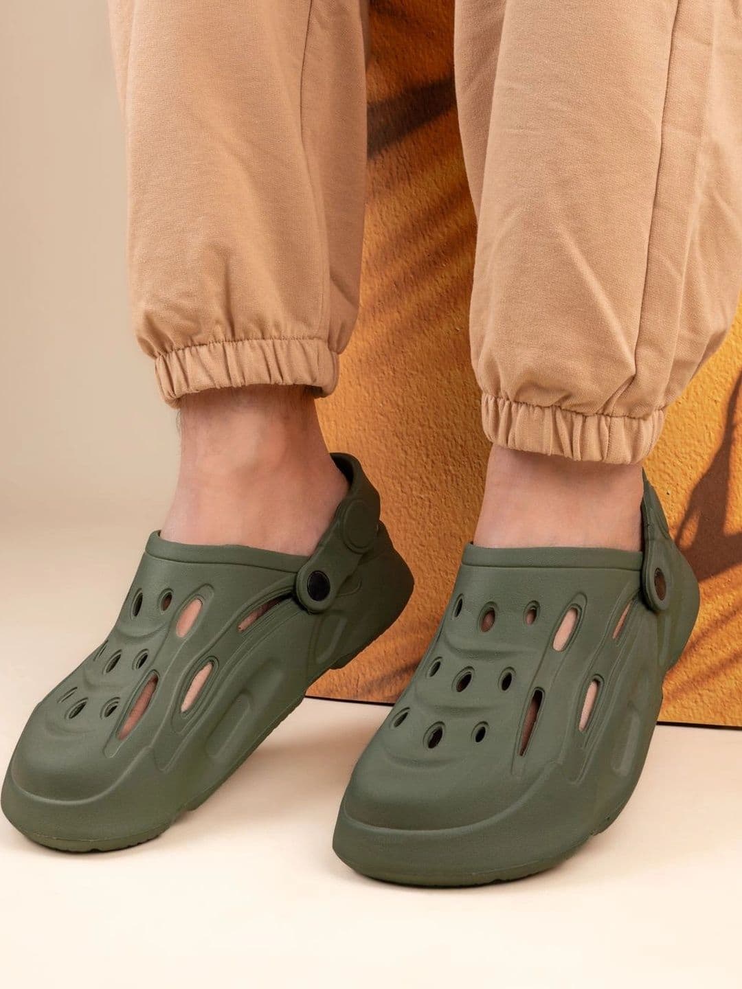 Roadster Men Croslite Clogs - view 1
