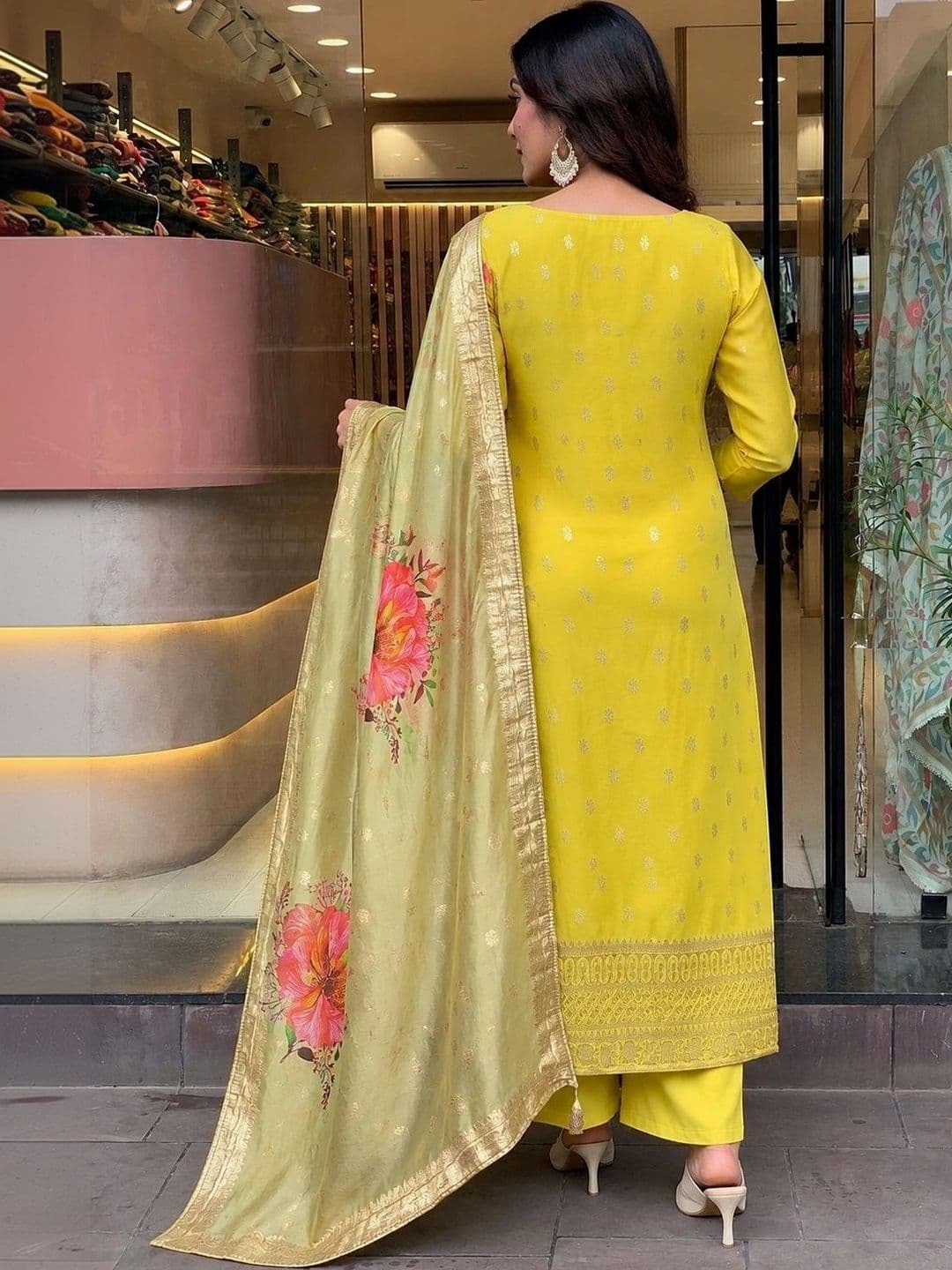 Glamelab Women Ethnic Motifs Regular Kurta with Trousers & With Dupatta thumbnail 3