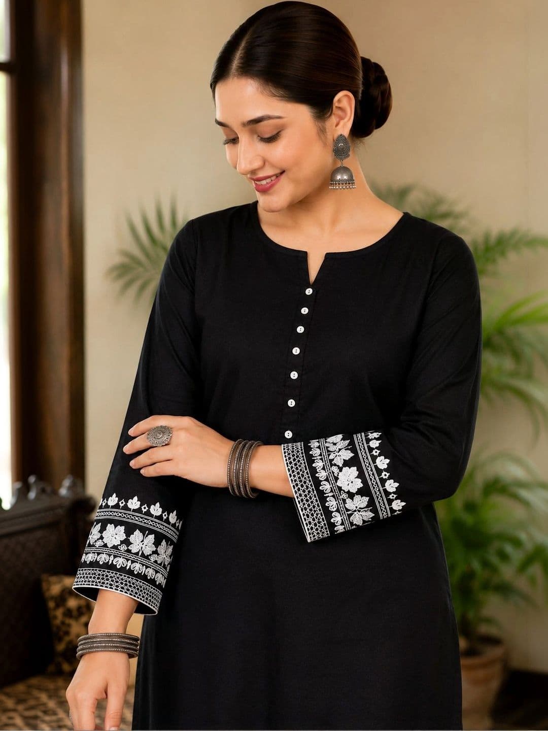 Visaru Women Ethnic Motifs Embroidered Regular Thread Work Kurta with Palazzos thumbnail 3