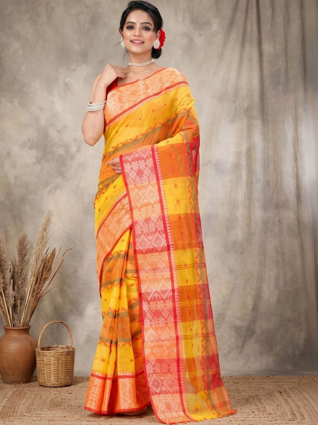 GitAsit Woven Design Sequinned Pure Cotton Handloom Taant Saree thumbnail 2