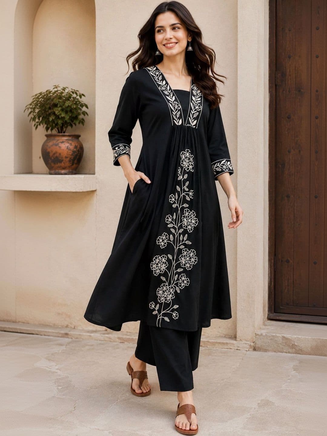 EVANORA Women Floral Embroidered Empire Thread Work Kurta with Palazzos thumbnail 2